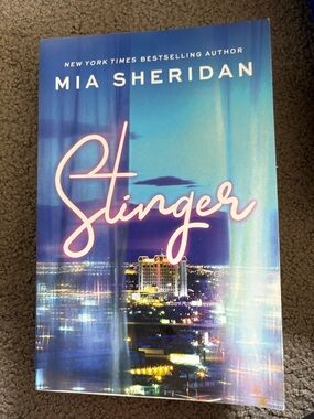 3/$25 Stinger by Mia Sheridan - paperback novel book - contemp. Romance